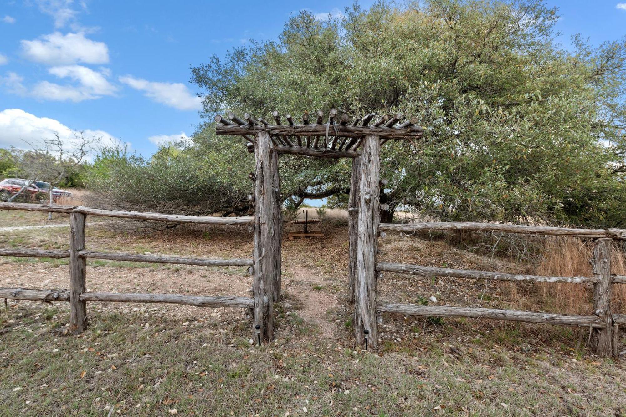 Mighty Oak Log Cabin Фредериксбург Екстериор снимка